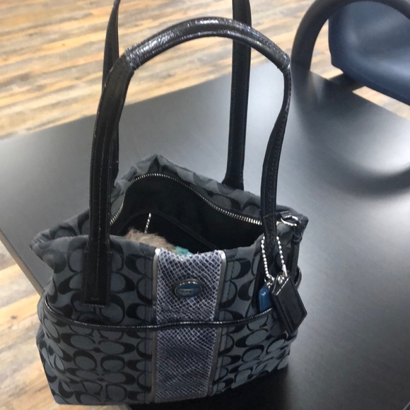 Coach black handbag - Picture 2 of 4